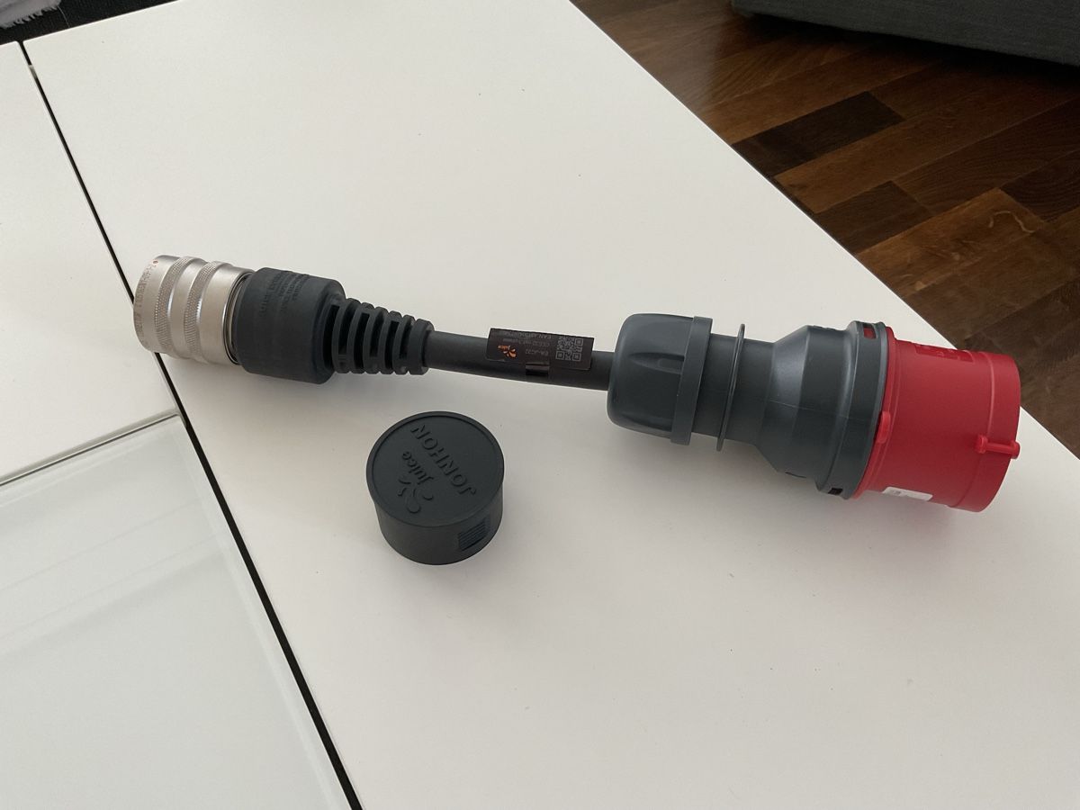 Juice Unità & Adattatore: Juice Technology JUICE CONNECTOR, CEE32 / 400V 3-phasig – Nuovo e nell'imballaggio originale da Zürich venduto da oli_k9tl