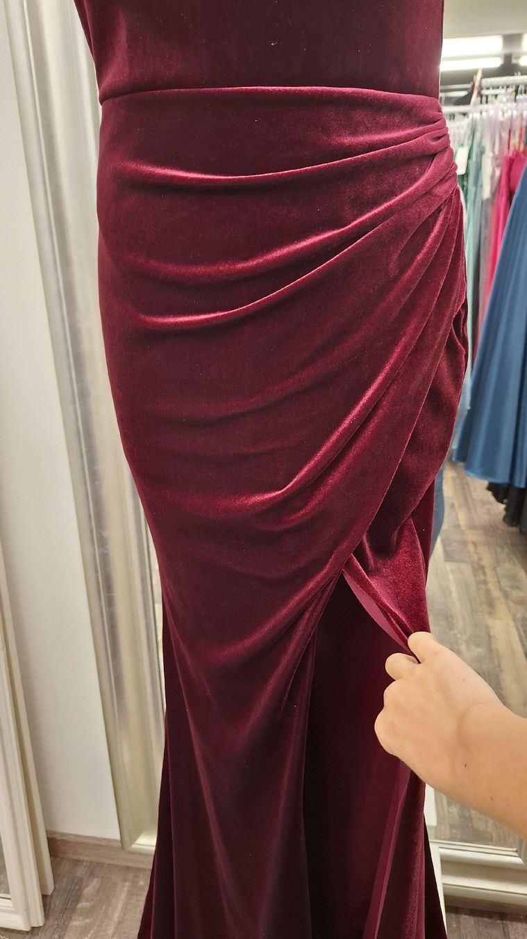 Kleider: Abendkleid Samt Dunkelrot  – Neu (gemäss Beschreibung) aus Uster von VMT. 4