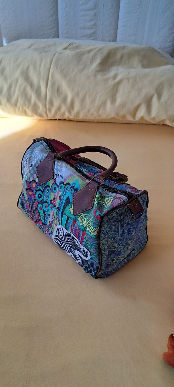 Desigual Borse da donna: Sac à main Desigual NEUF ! patchwork multicolore – Nuovo e nell'imballaggio originale da Meyrin venduto da gazon02 7