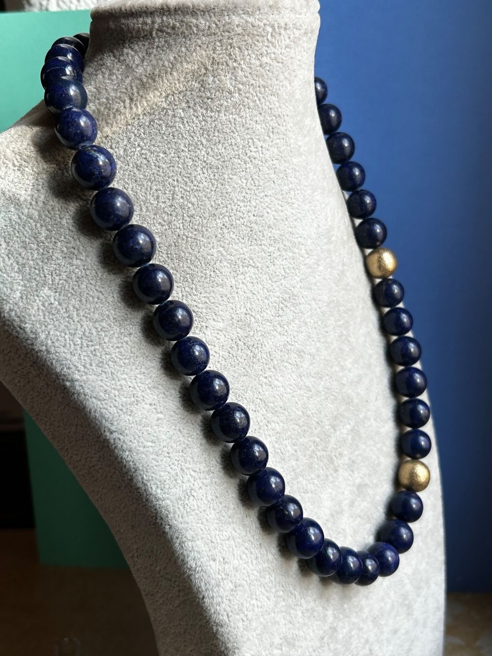 Catenine: Lapislazuli Kette goldene Elemente (52cm) – Usato da Laufen venduto da belleskulptur 1