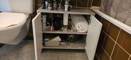 Waschbeckenunterschrank mit zwei Türen