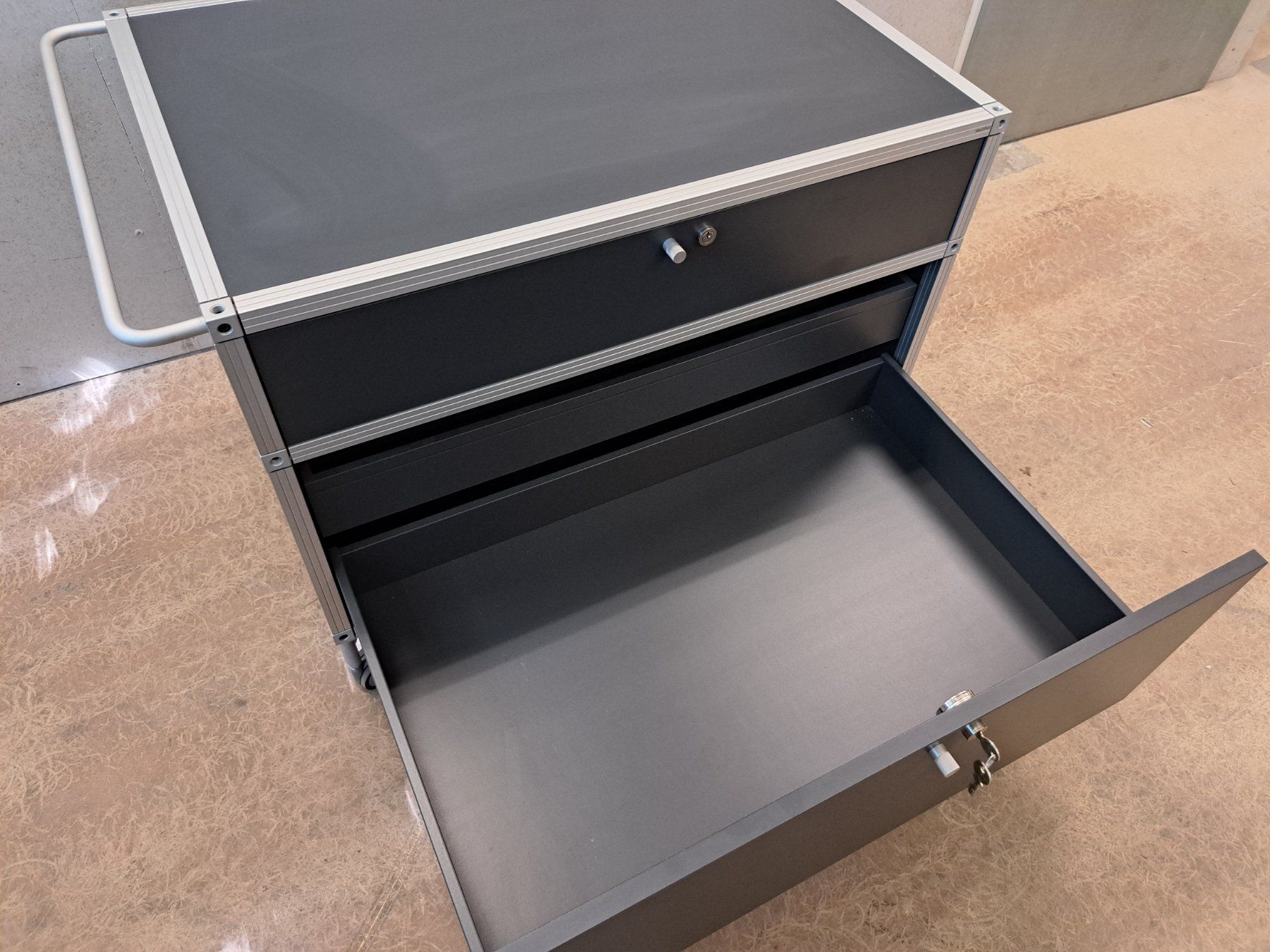 Kommoden: Alu Office Korpus Rollmöbel Schubladenstock – Gebraucht aus Belp von deal-now 3