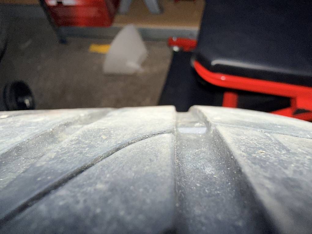 Sonstiges Schreiben & Zeichnen: Pneus été 235/45r19 occasions – Gebraucht aus Le lignon von kiwi752 2