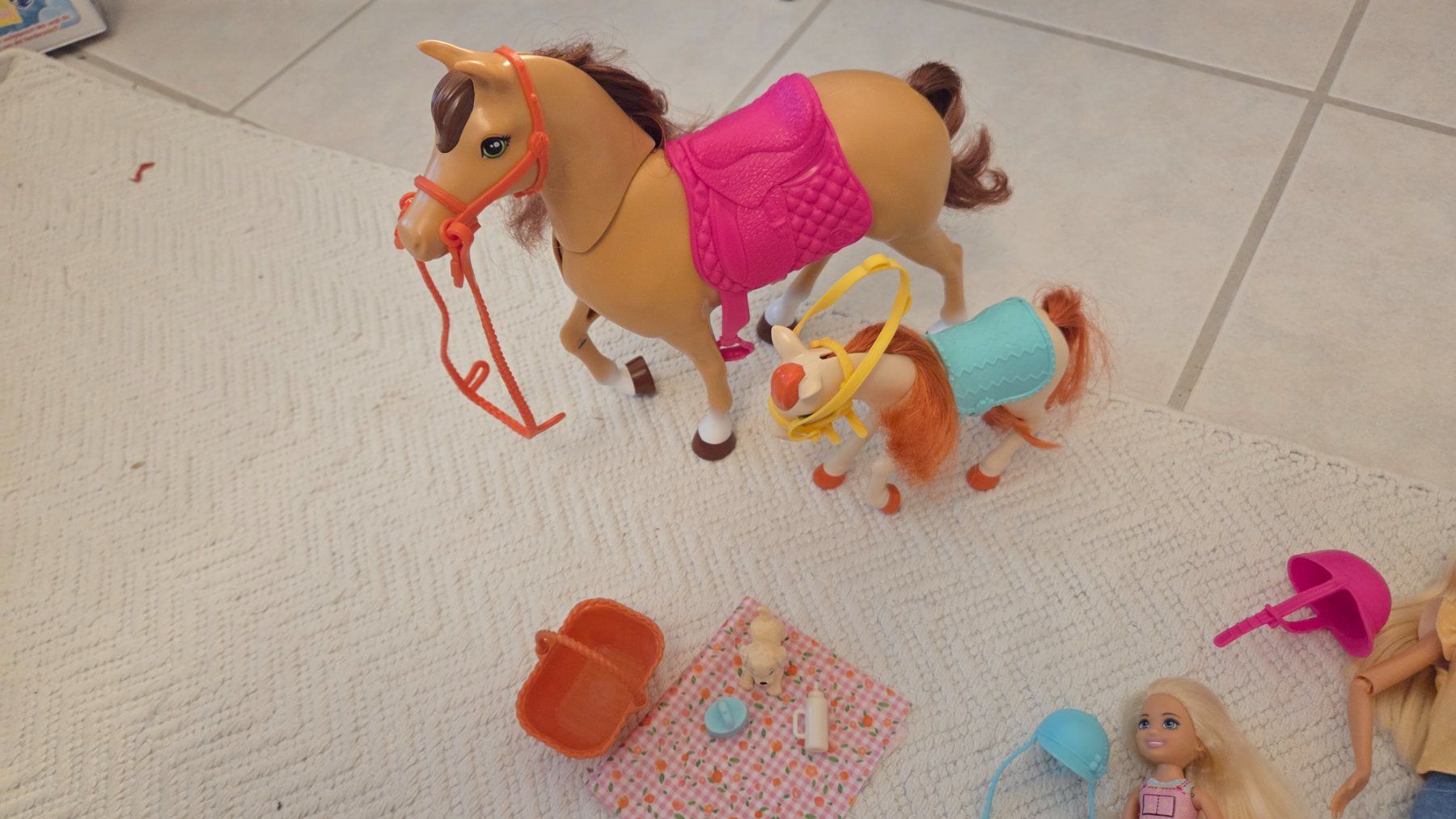 Puppen: Barbie + Pferd und Zubehör – Gebraucht aus Toffen von Tschuik