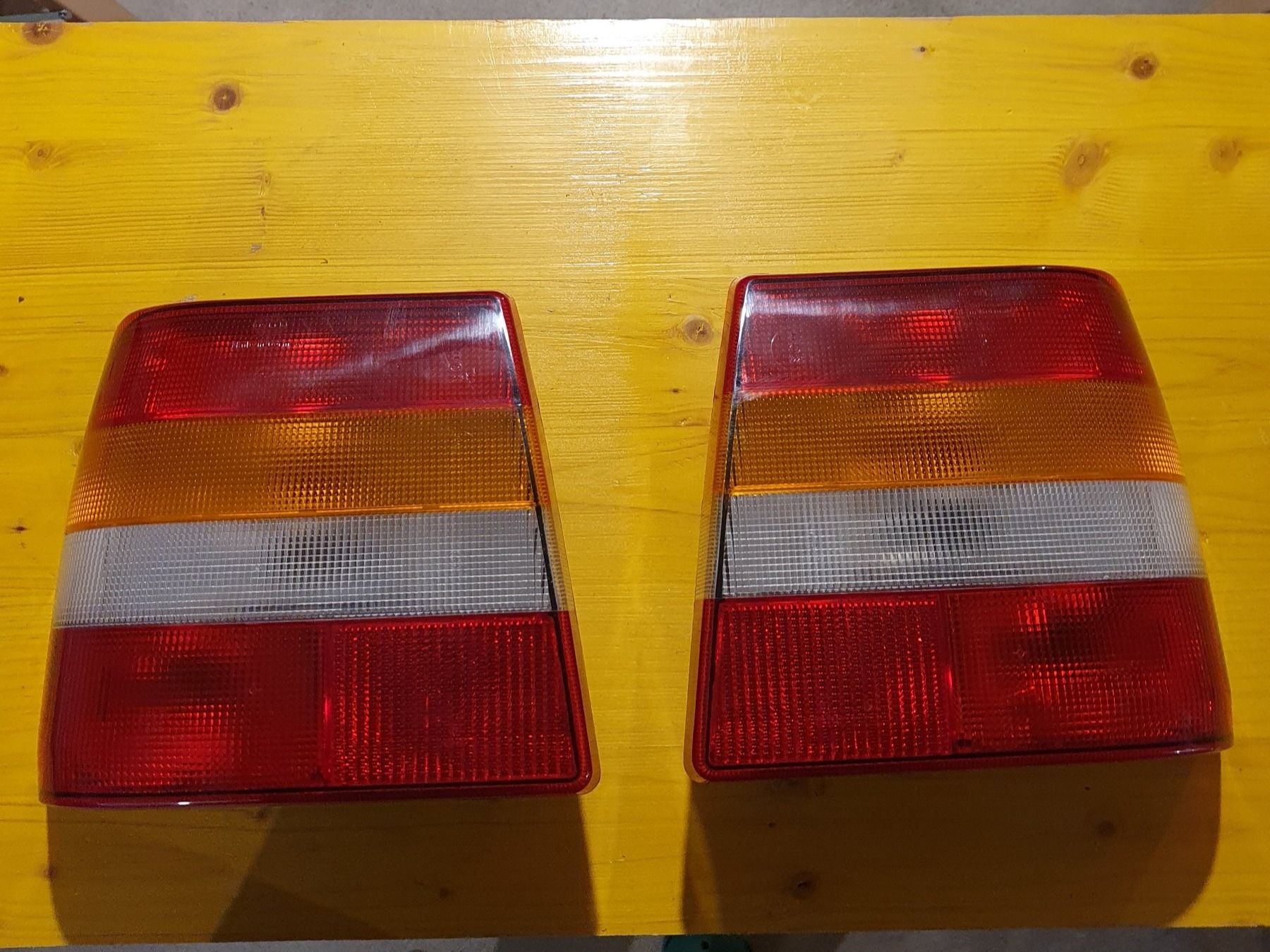 Saab Tutti pezzi di ricambio auto: SAAB 9000 Heckleuchtenpaar US Version 1985-90 – Usato da Henggart venduto da Cbpl8s