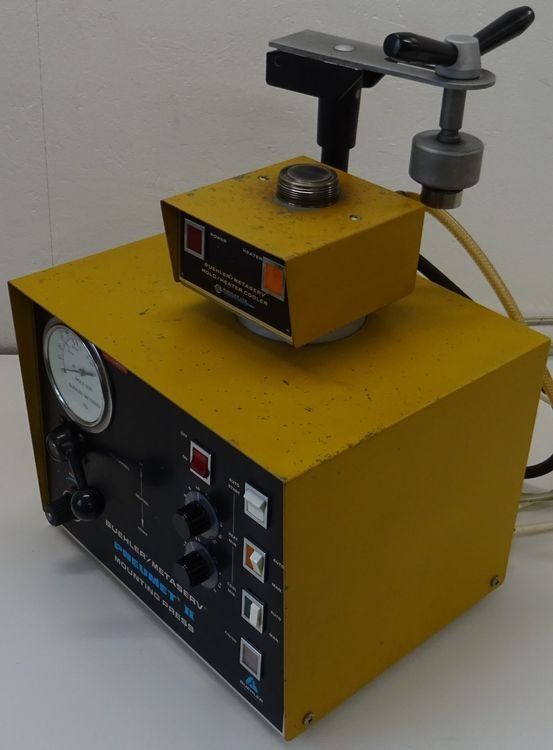 Accessori da laboratorio: Buehler / Metaserv Pneumet II Mounting Press – Difettoso da Niederdorf venduto da LeptonAG_Labor