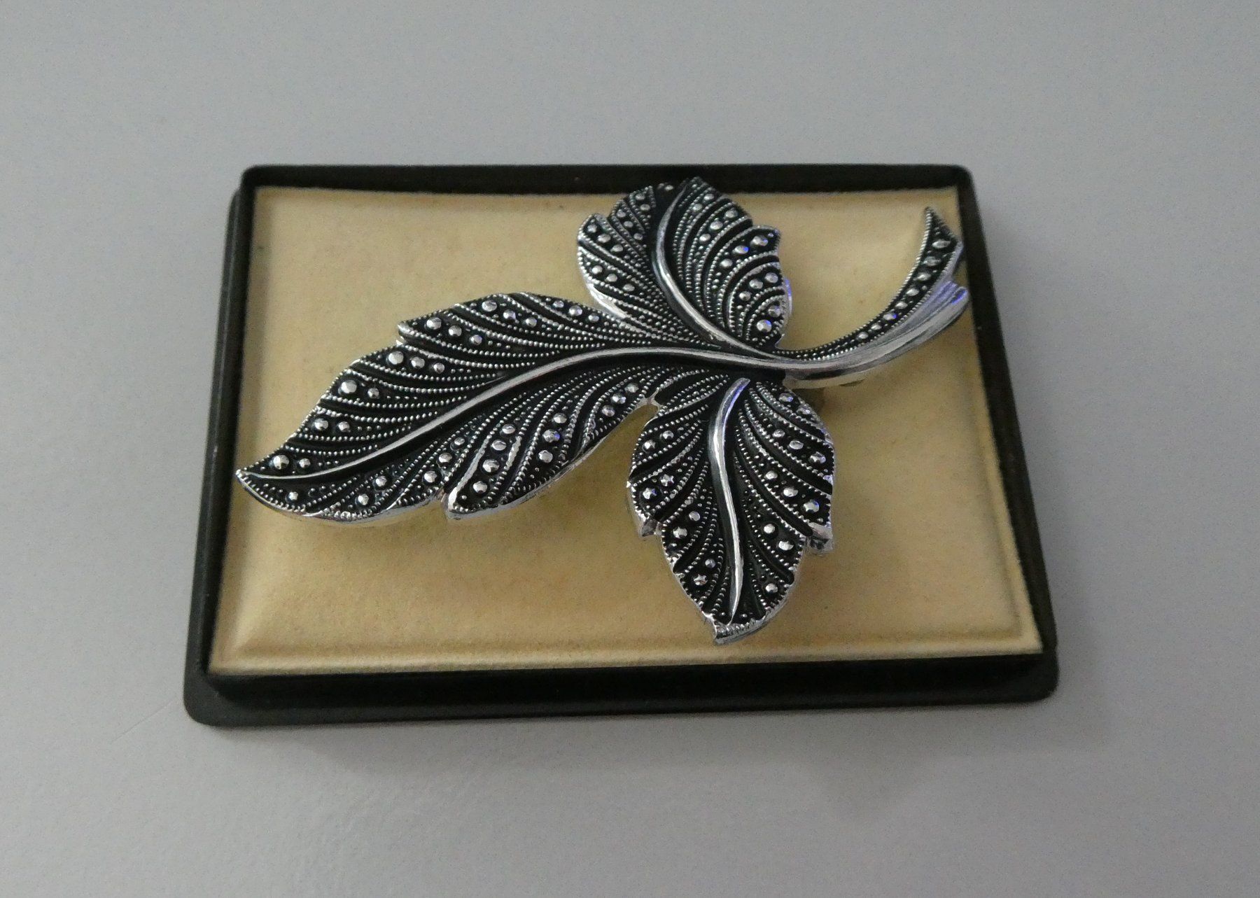 Spille & Fermagli: Vintage Blattbrosche 60er Modeschmuck – Usato da Frauenfeld venduto da ZAZ12 7