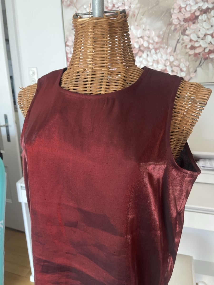 Top: Elegantes Top, rot-glänzend, 36 – Usato da Solothurn venduto da Bobesch08 1