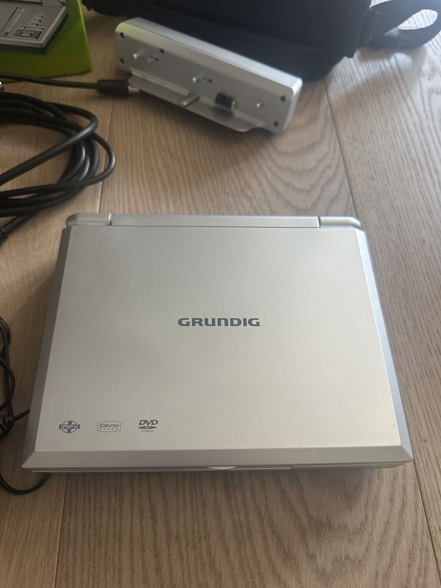 Grundig Lettore multimediale portatile: Grundig tragbarer Mini dvd Player – Usato da Genève venduto da and_nv8c 3