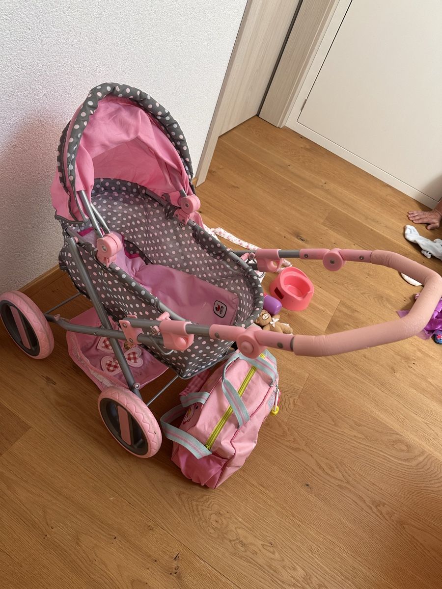 Puppenwagen: Poussette pour poupée + accessoires  – Gebraucht aus Peseux von tao_2k9s 2