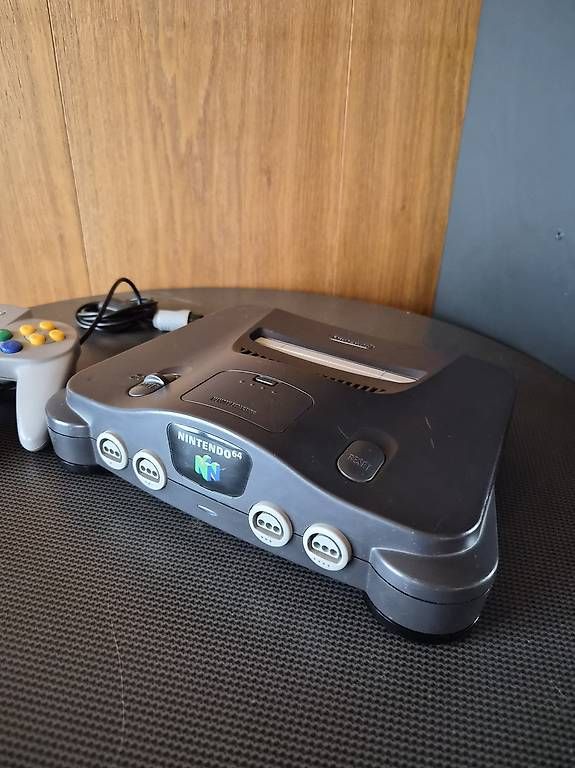 Console: Nintendo 64 Spielekonsole, Schwarz – Usato da Berg TG venduto da pas_mft2