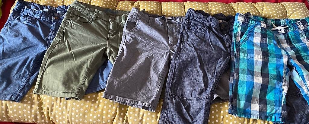 C&A Lotti & Set di vestiti: 5 lässige Shorts Gr. 134 – Usato da Urdorf venduto da Resumasa