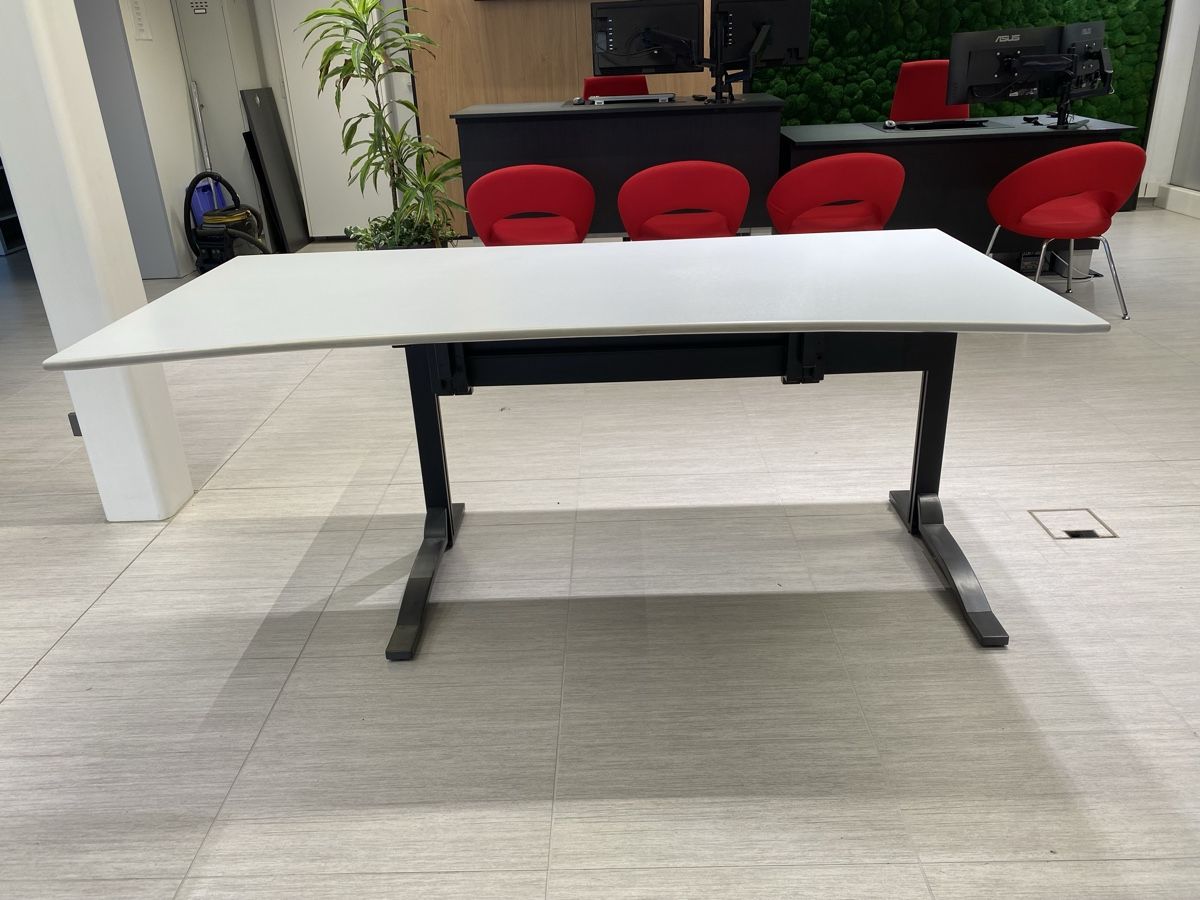 Schreibtische: Flexibel einstellbarer Schreibtisch oder Gamingtisch – Gebraucht aus Hägglingen von Karin0802
