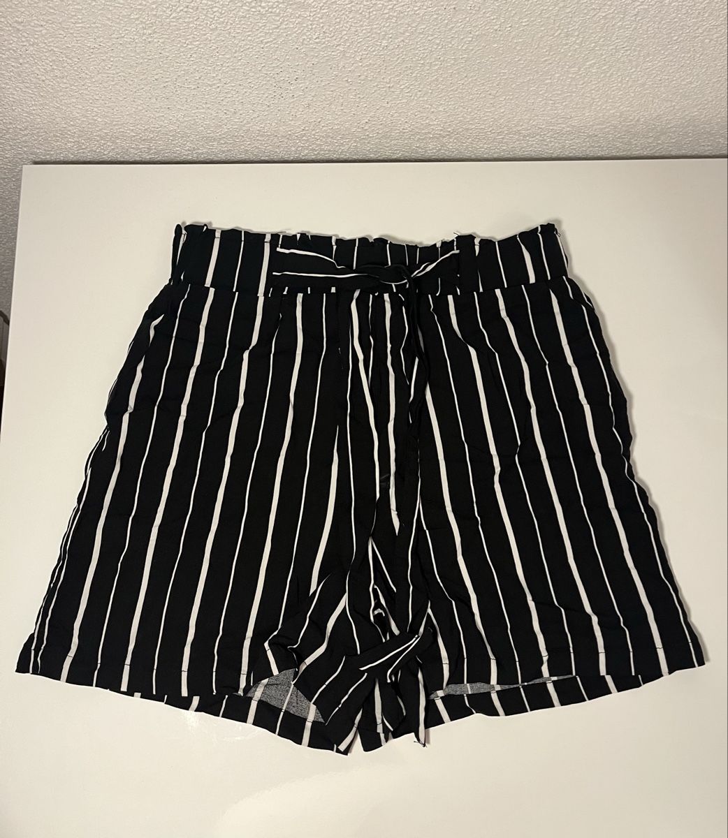 Pantaloni: Amisu Shorts, Grösse 34, gestreift – Nuovo (secondo la descrizione) da Oetwil a.d. Limmat venduto da Onaledi