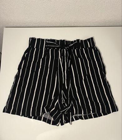 Amisu Shorts, Grösse 34, gestreift