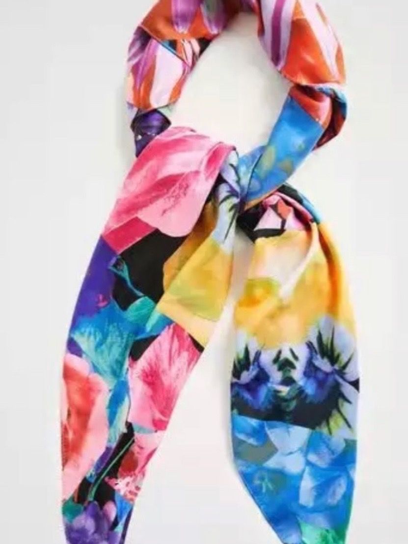 Foulard & Sciarpe: Desigual Schals – Nuovo (secondo la descrizione) da Birmenstorf AG venduto da BMW.M5 2