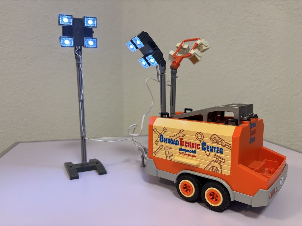 Playmobil Giocattoli: Playmobile remorque éclairage – Usato da Grône venduto da Phrs
