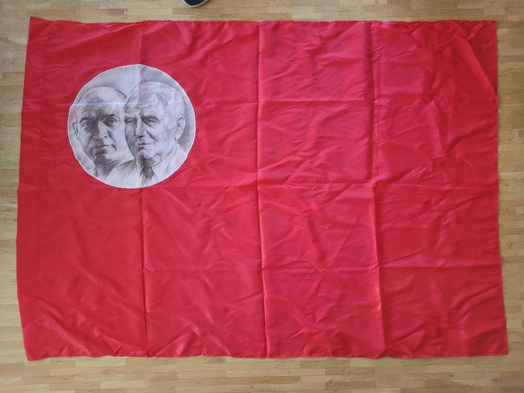 Armi bianche: DDR , "SED Ehrenbanner" Flagge – Usato da Kriens venduto da KTP