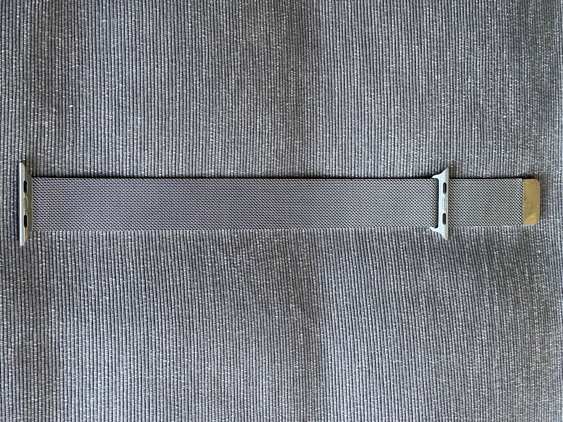 Apple Bracciali & Braccialetti: Original Apple Watch Magnetic Silver Milanese Loop 44mm – Usato da Bern venduto da mattek 1