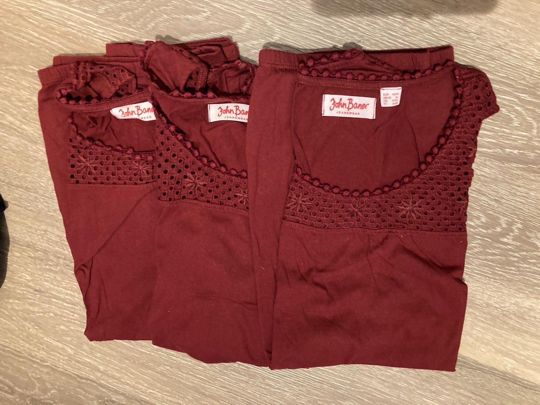 Top: 3er Set bordeaux rote Tops Gr. 48/50 – Usato da Thun venduto da Vans_98 4