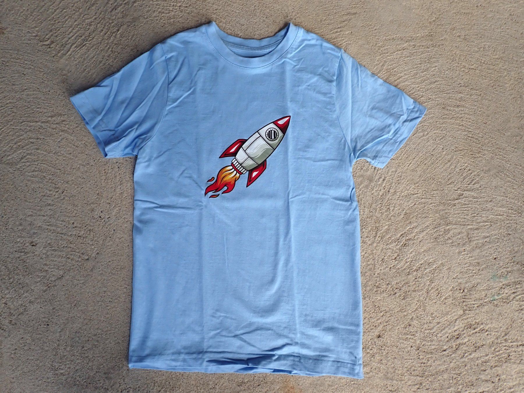 Camicie, T-shirt & Polo: Kinder T-Shirt Rakete hellblau 9-11Y – Usato da Langnau i. E. venduto da chebsli