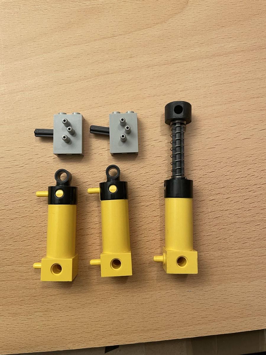 Lego Kit di costruzioni: Lego Pneumatic kit technic 1 – Usato da Airolo venduto da Bagaion99