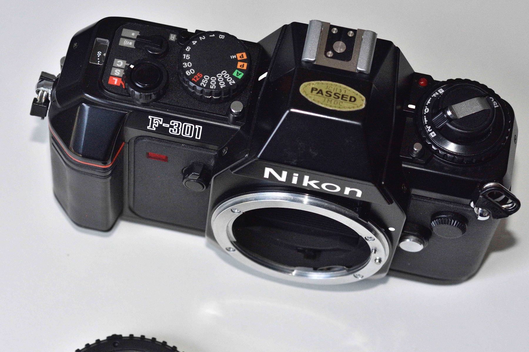 Nikon Fotocamera: Nikon F301 Body plus Handbuch – Usato da Schwerzenbach venduto da floridan