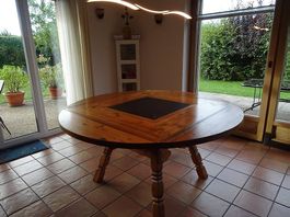 TABLE GRISONNE