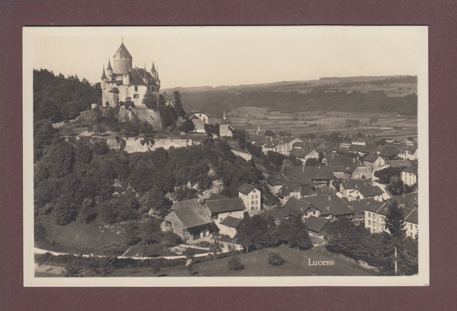Cartoline postali: LUCENS - Château - 1934 – Usato da Pully venduto da nicecards