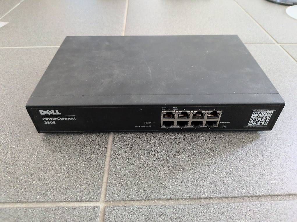 Hub & Switch: DELL PowerConnect 2808  8-Port Gigabit Switch – Usato da Luzern venduto da distract