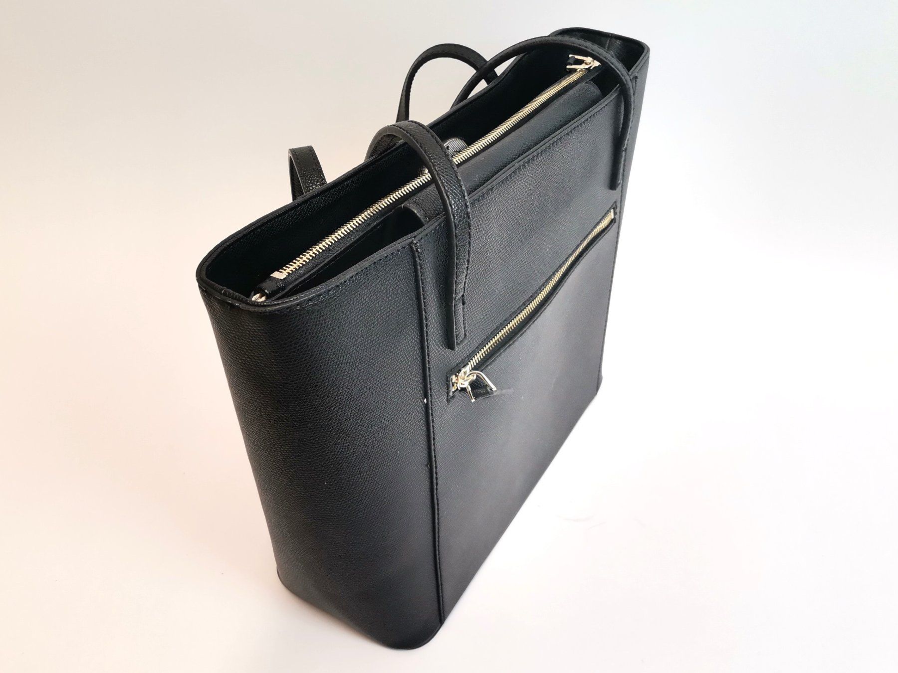 Guess Borse da donna: GUESS Henkeltasche Schwarz – Usato da Schaffhausen venduto da Restwert_SH 3