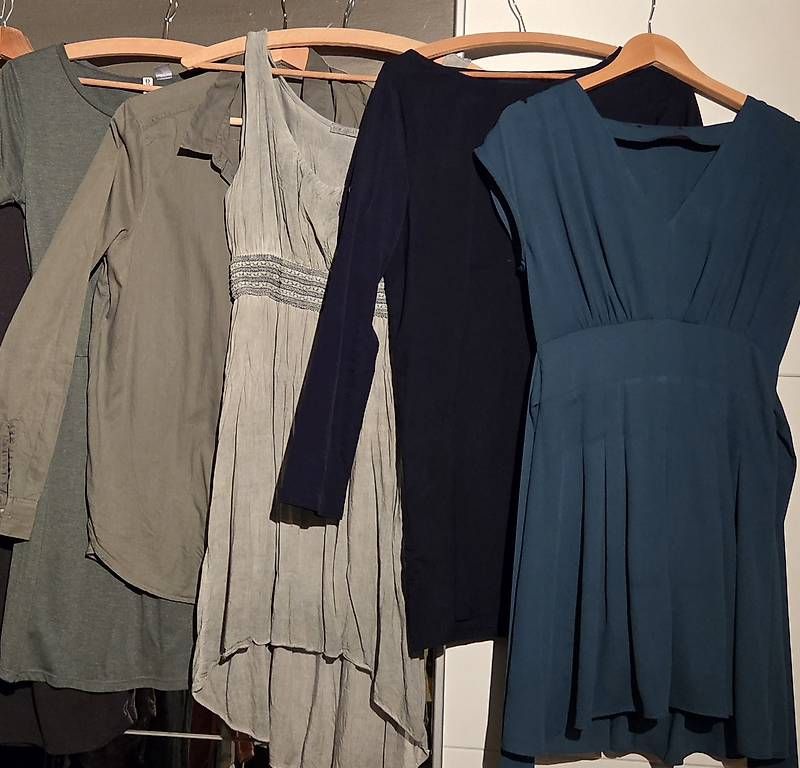Lots de vêtements: Kleider Damen S – D'occasion à Rothenbrunnen par Kunz.Mirjam