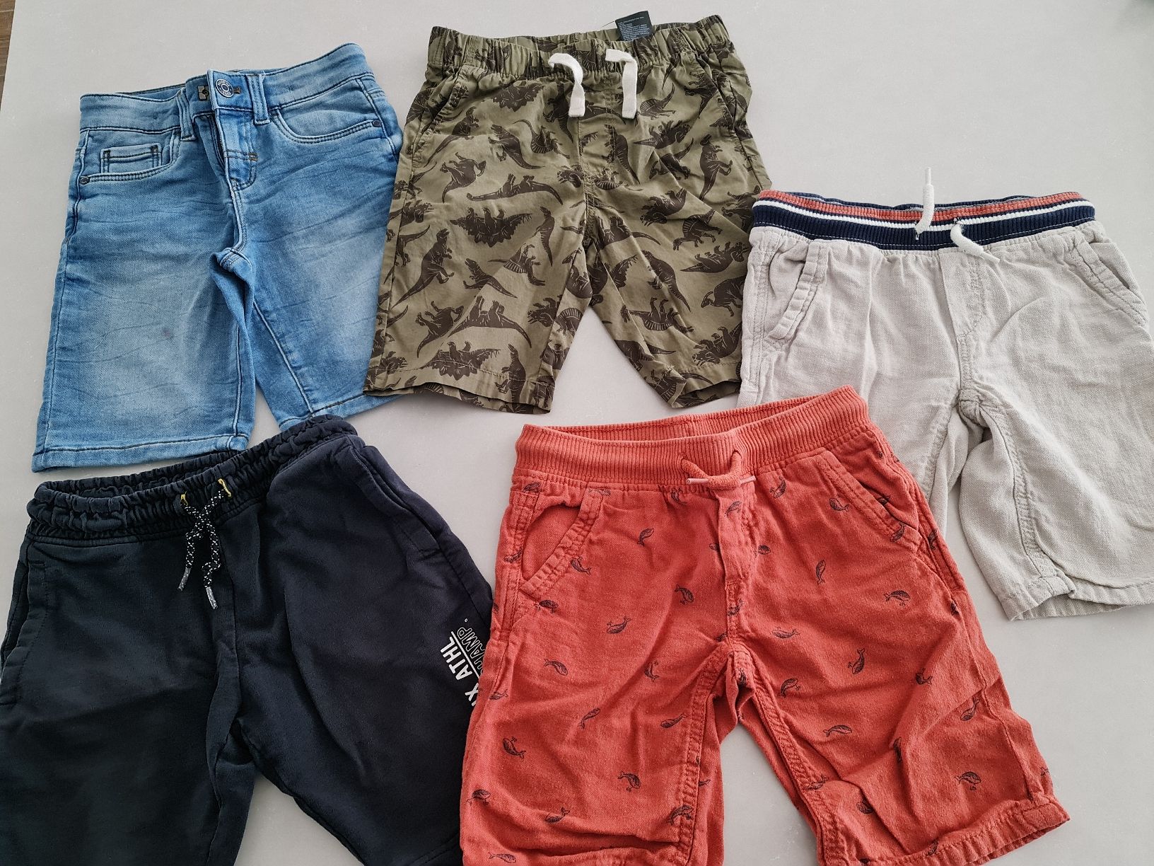 Lotti & Set di vestiti: 5 Jungen Shorts Gr. 122 Sommer – Usato da Bülach venduto da Rommar