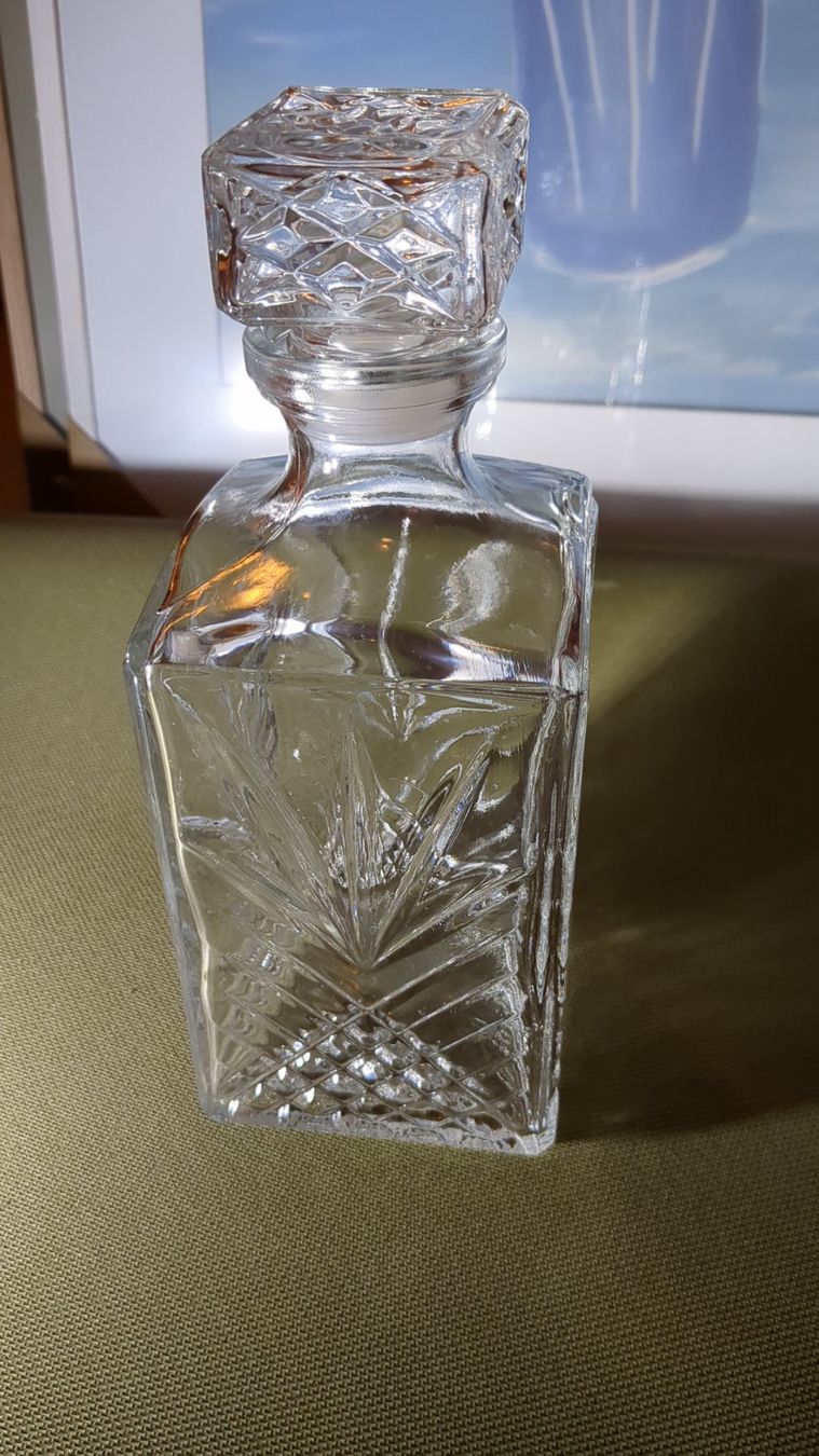 Caraffe: Schöne Whisky Karaffe 0,9 Liter – Usato da Basel venduto da haferkleie 1