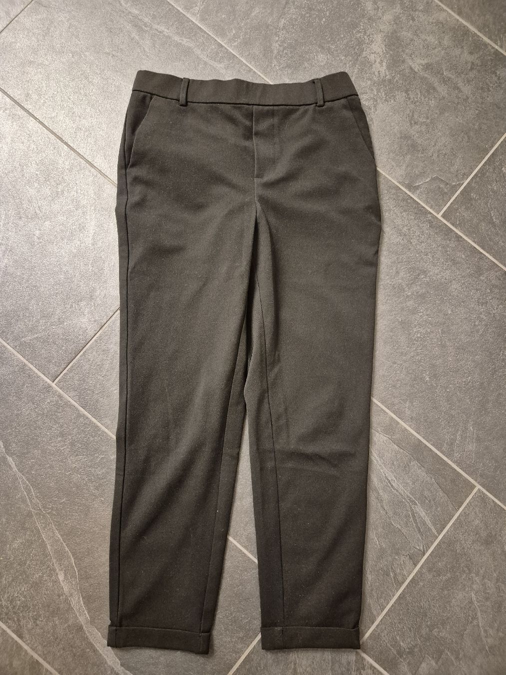 Vero Moda Pantaloni: schöne schwarze Stoffhose Vero Moda – Usato da Kehrsatz venduto da flu_2lhj 2