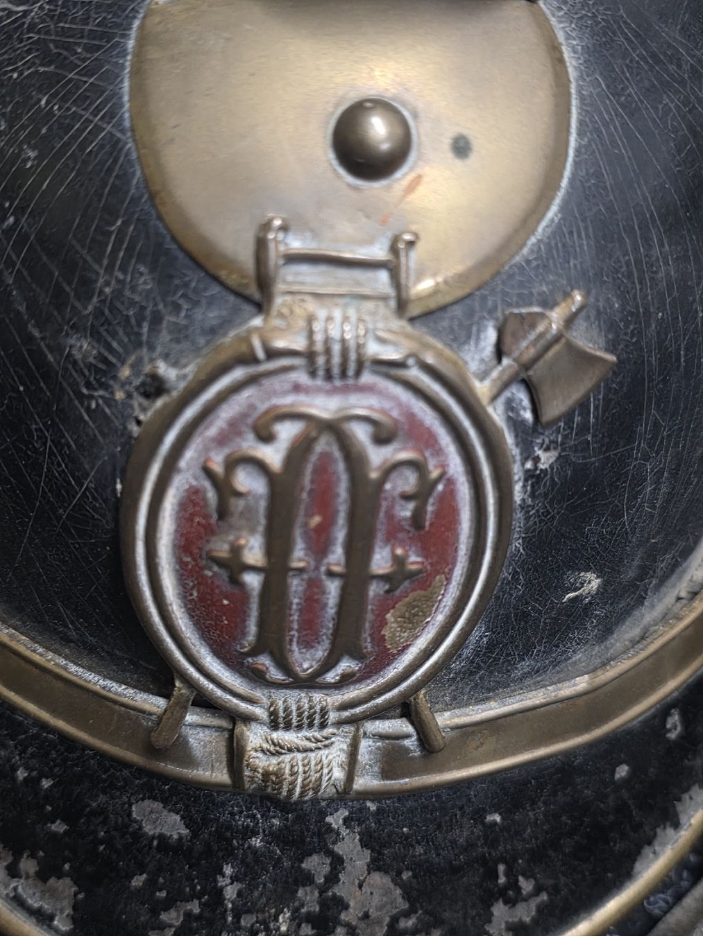 Pompiers: Feuerwehrhelm Antik mit Emblem Helm  – Défectueux à Dorf par Echo_Elements 3