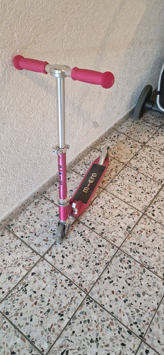 Micro Veicoli per bambini: Micro Scooter klappbar rosa gebrauchter – Usato da Reinach BL venduto da Seroo53