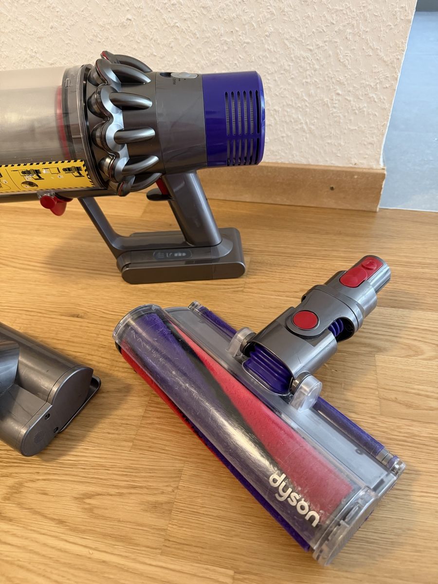 Dyson Aspirapolveri & Accessori: Dyson V10 cyclone absolute – Usato da Meyrin venduto da SA_3006 3