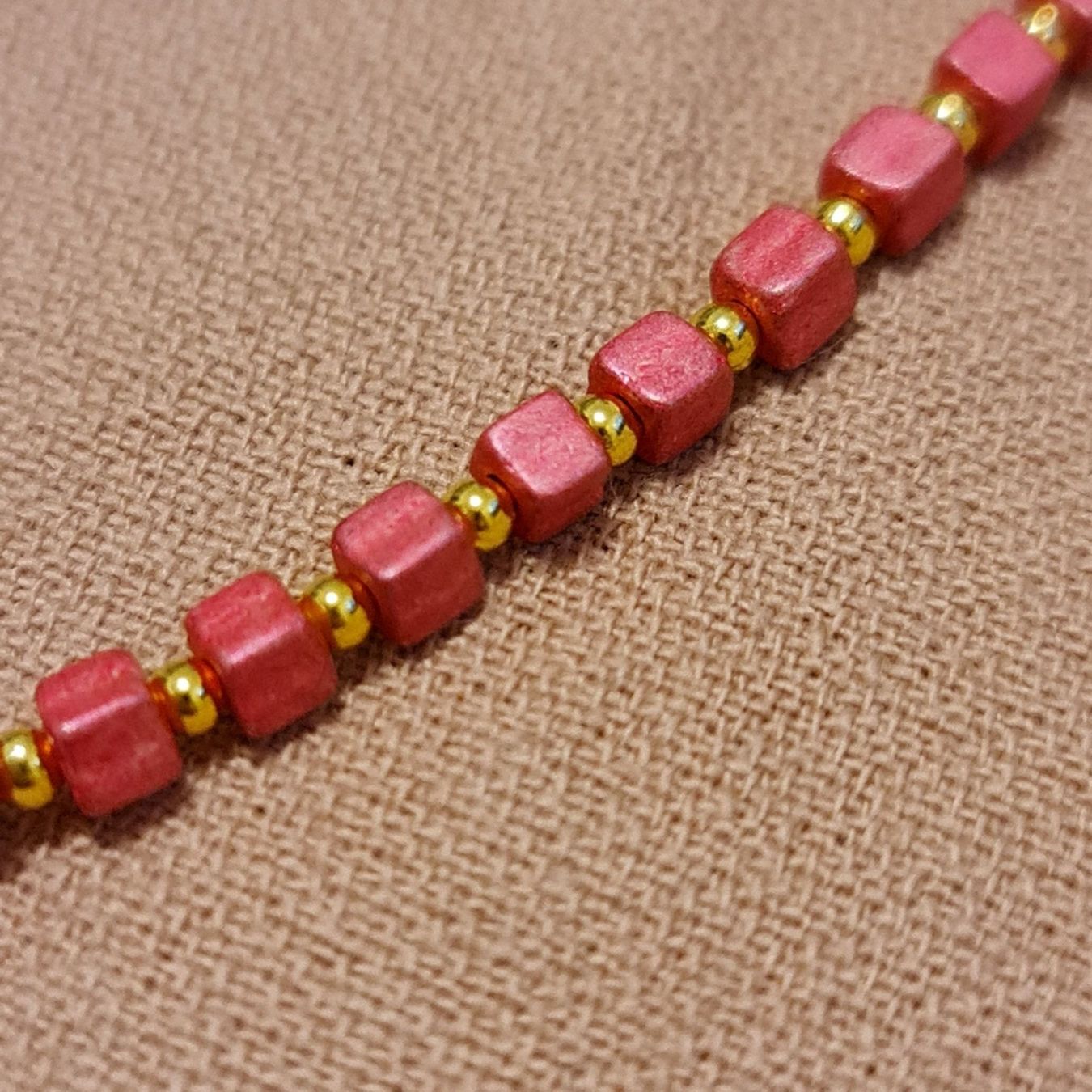 Catenine: Handgemachte Halskette gold/pink – Nuovo e nell'imballaggio originale da Grafstal venduto da sel_yil 1