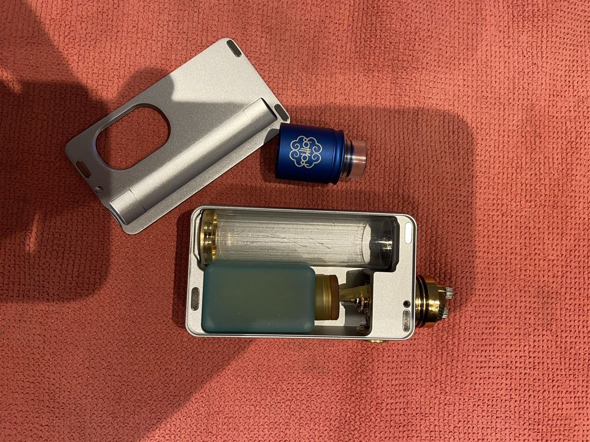 Altri Prodotti per fumatori: DotMod Squonk Mod Silber/Gold + DotMod RDA Blau – Usato da Uettligen venduto da Dubai43 1