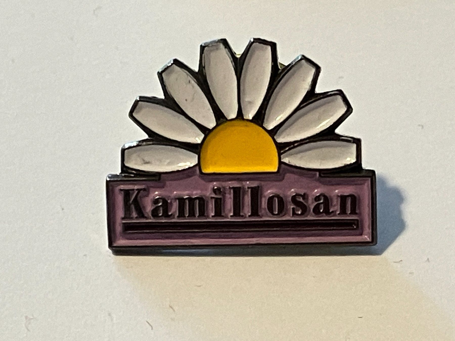 Placchette & Badge: 1 Pin Kamillosan – Usato da Basel venduto da djwwpp