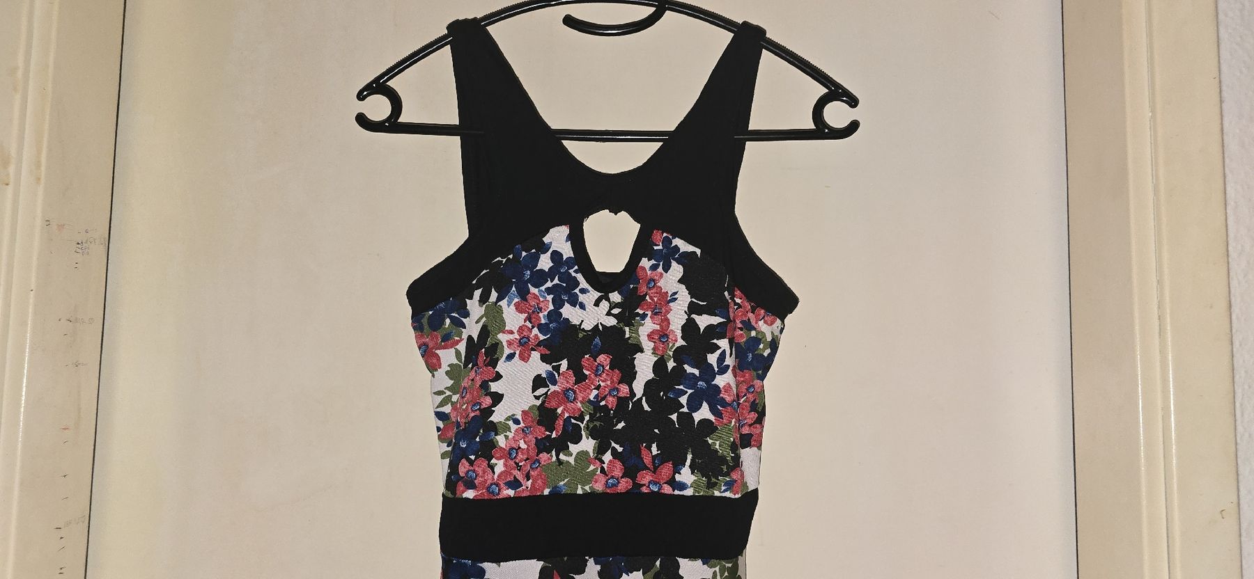 Vestiti: Robe à fleurs noire et blanche – Usato da Meyrin venduto da lul_6y9f 1