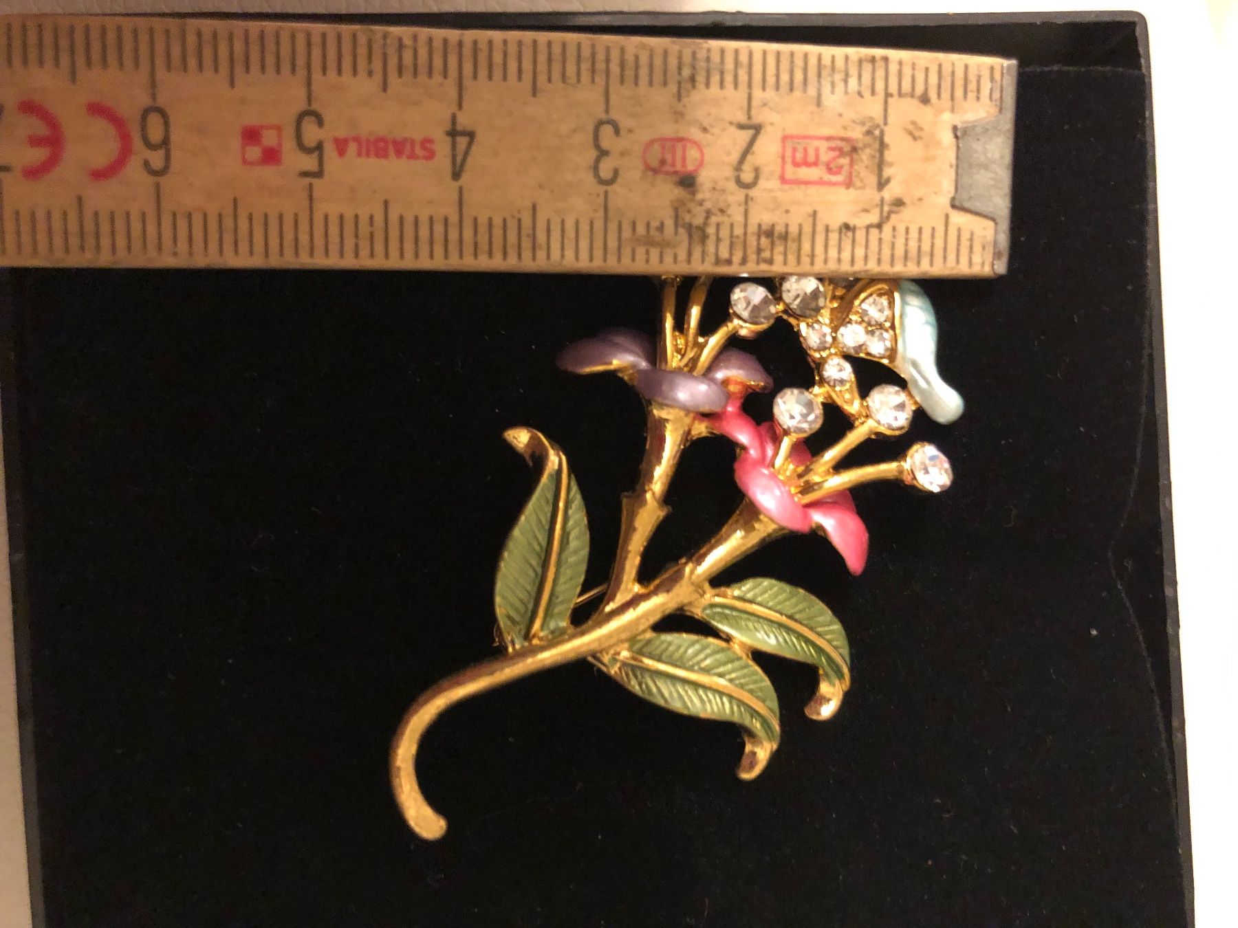 Spille & Fermagli: Letzte Chance: Blumenstrauss Brosche edel – Usato da Rüti ZH venduto da Masken 1
