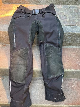 Pantalon de moto Polo, taille M, en parfait état!