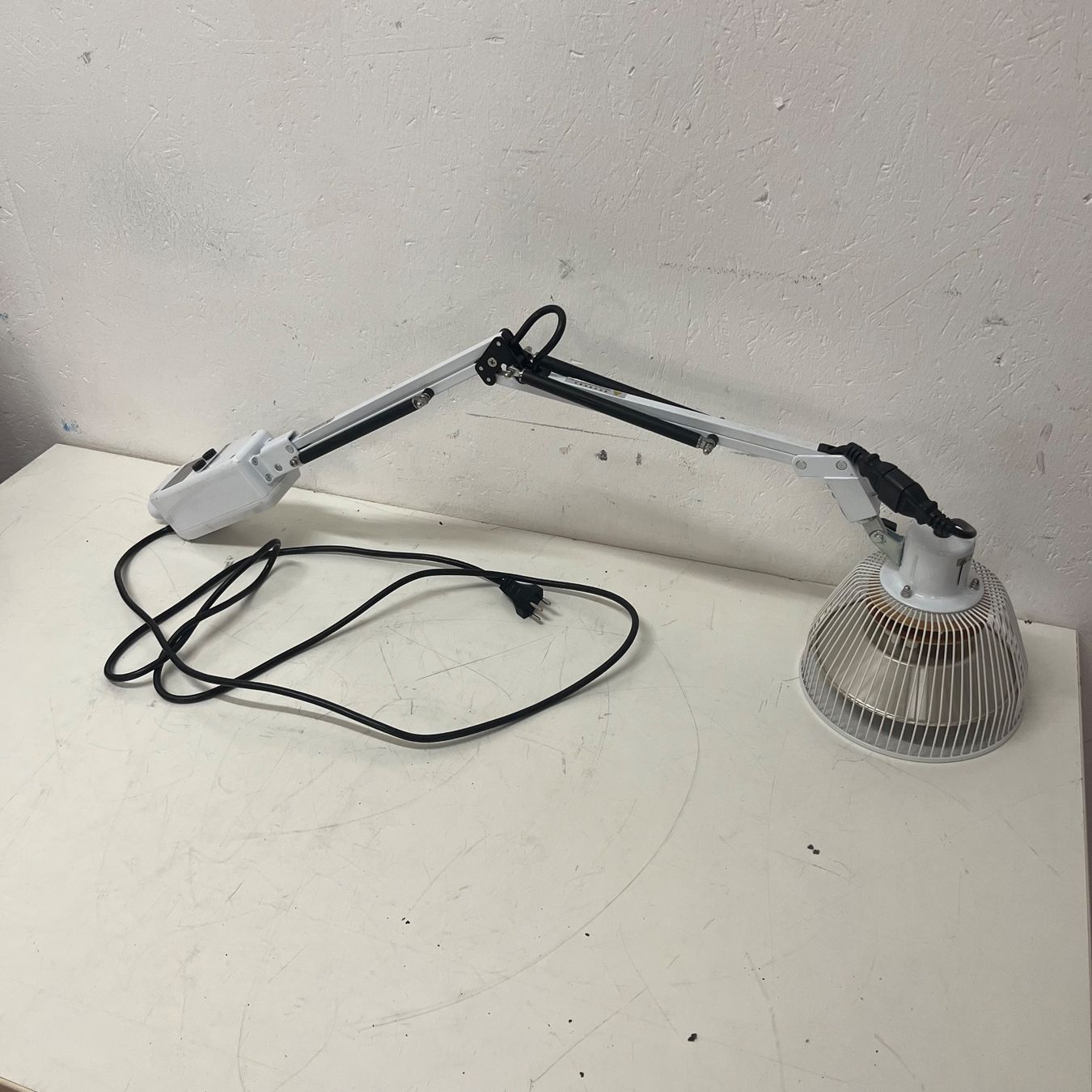 Lampen: Infrarot Wärmelampe – Gebraucht aus Niederdorf von LeptonAG_Labor