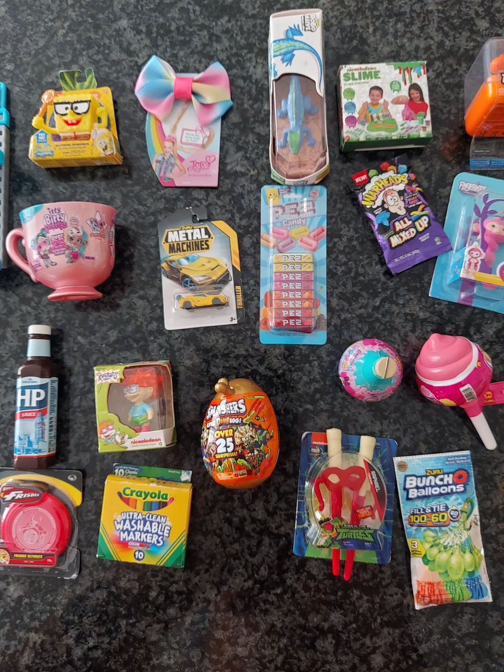 Jouets: 31 Mini Brands + ein Regal – D'occasion à Bremgarten AG par Kerikeri1 3