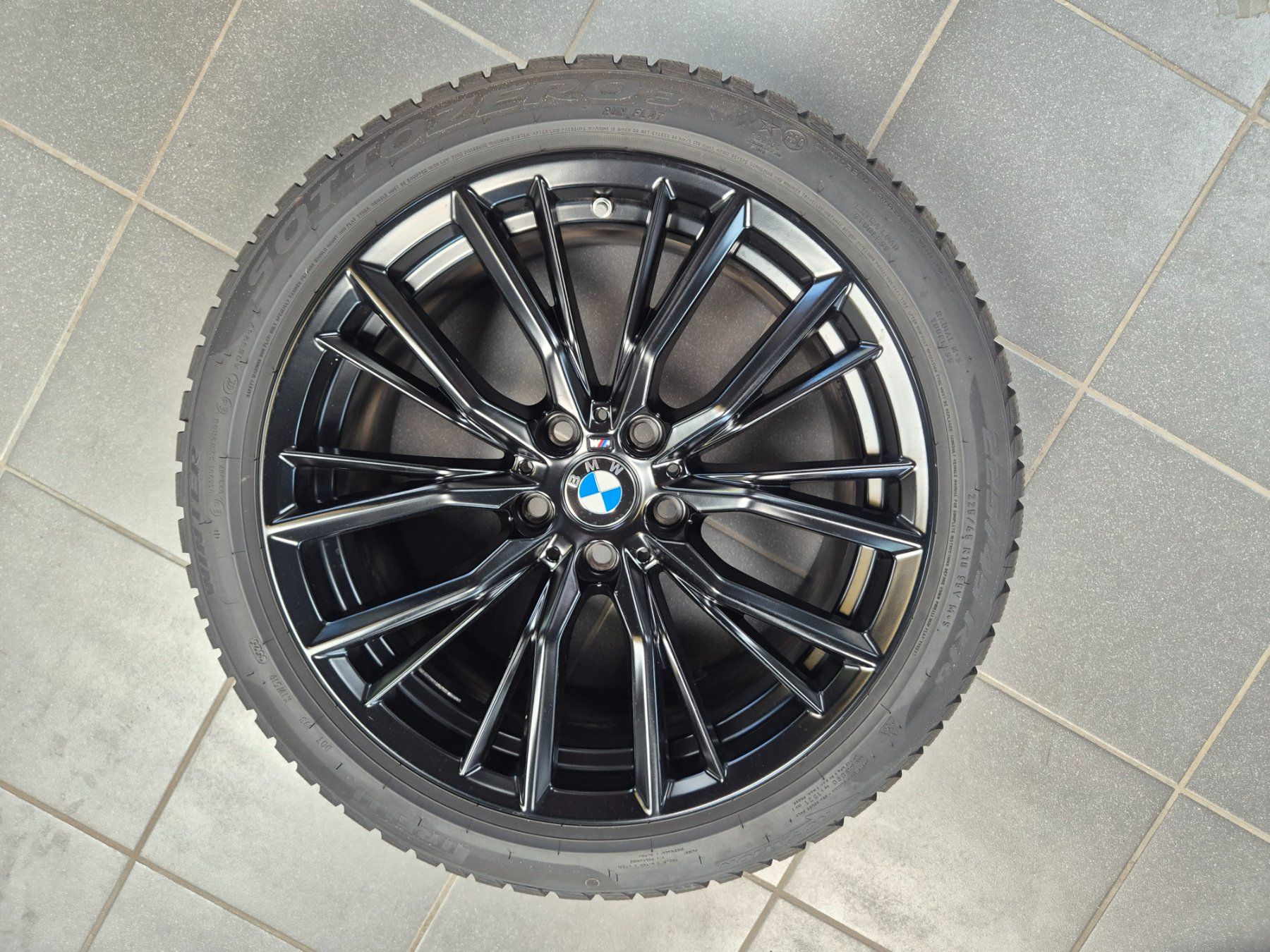 BMW Pneumatici & Ruote complete: Winterräder 18" BMW 330e – Usato da Winterthur venduto da WEWi-Ersatzteile 1