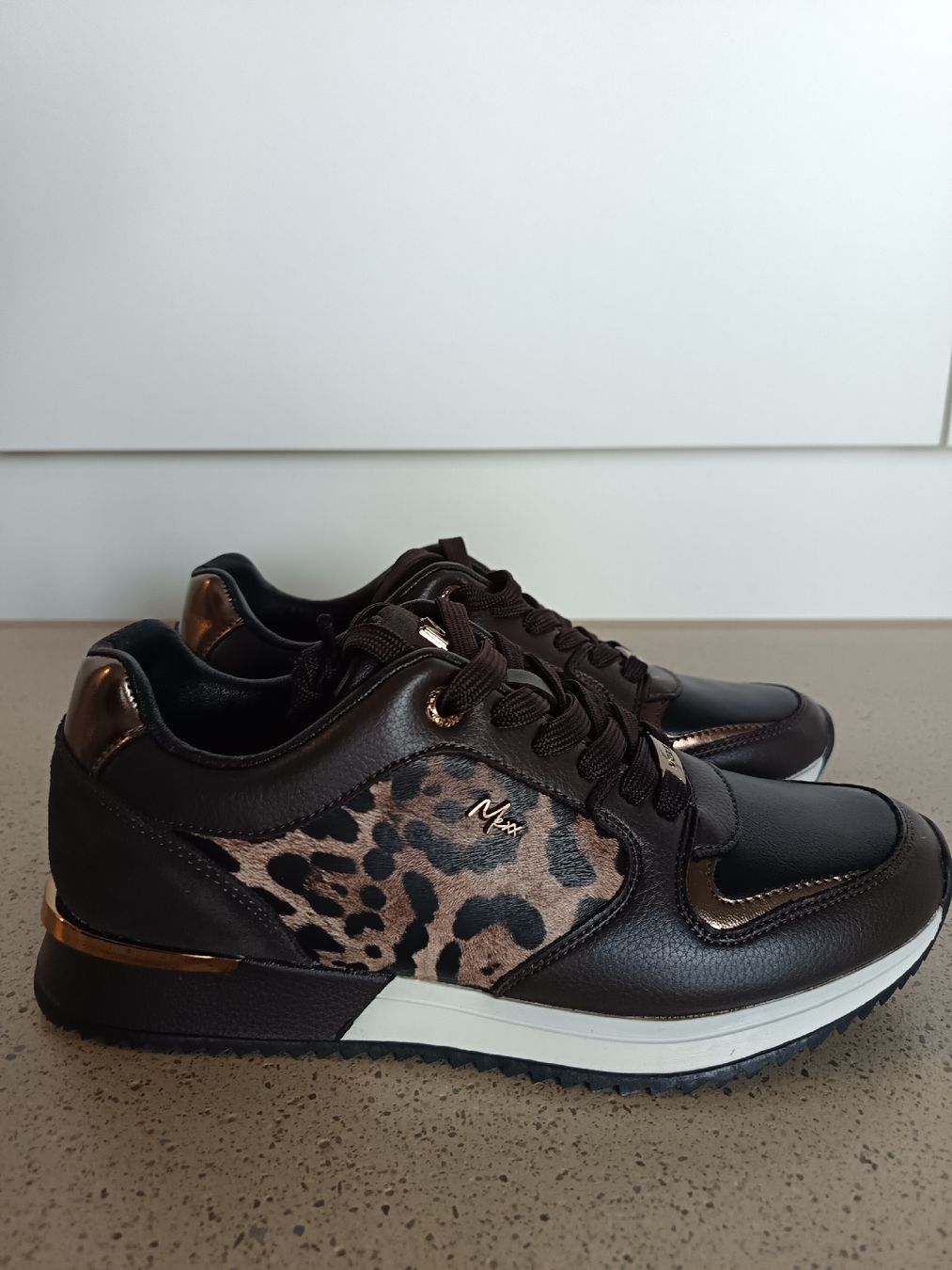 Mexx Chaussures femmes: Mexx Sneaker Leo Print Grösse 39 – Neuf (Voir description) à Montlingen par Akitoichiro 1