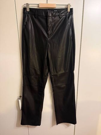 SCHWARZE KUNSTLEDERHOSE