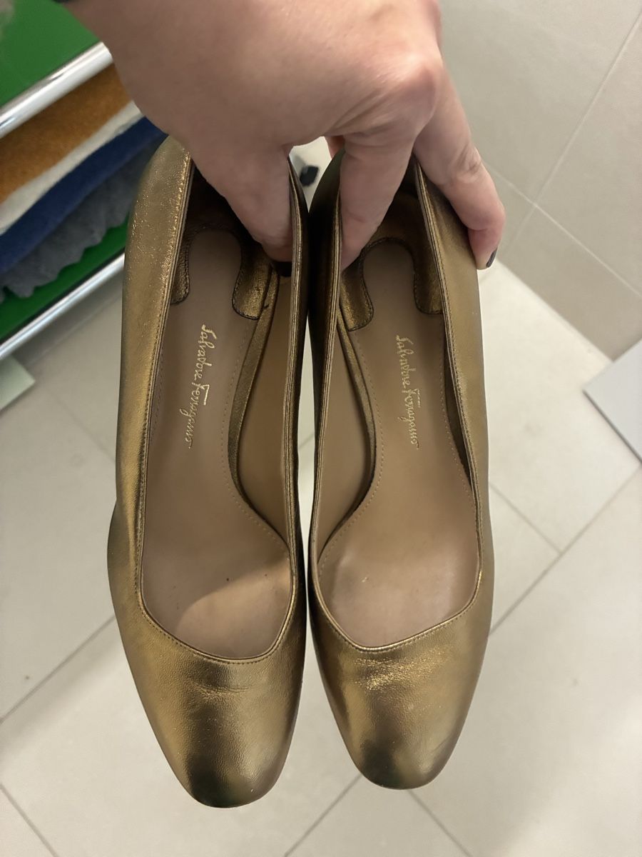 Salvatore Ferragamo Damenschuhe: Salvatore Ferragamo pump shoes leather – Gebraucht aus Zürich von Flaviavirginia 2